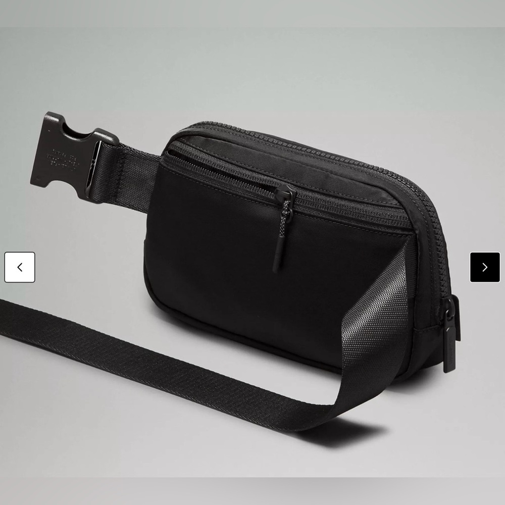 Lululemon 1L Everywhere Belt Bag Black with silver logo - Picture 3 of 7